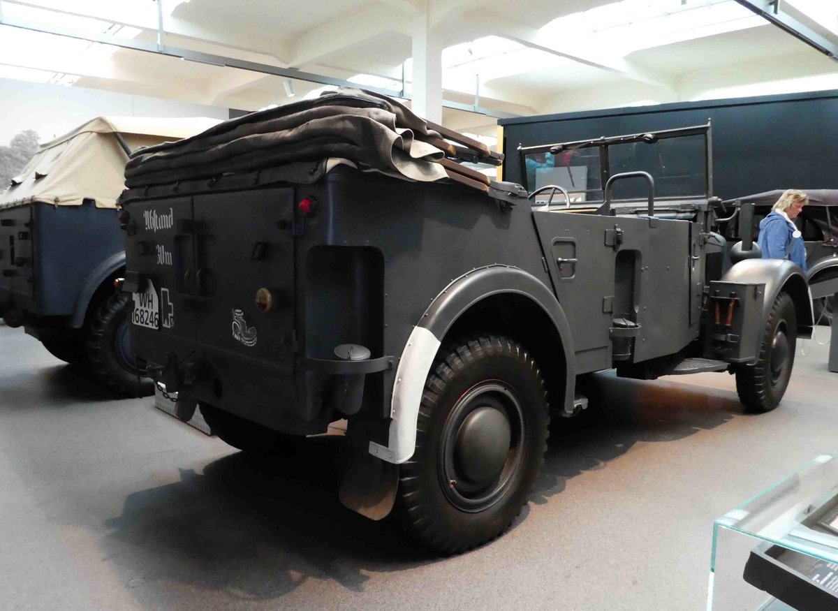 =Horch 40, geländegängiger Einheits-PKW (4x4), Bj. 1941, Motor V8, 3517 ccm, 80 PS, gesehen im August Horch Museum Zwickau, Juli 2016.