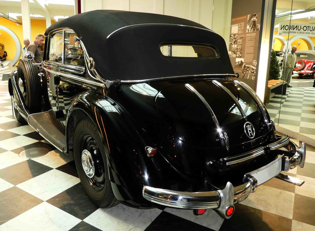 =Horch 930 V Cabriolet, Bj. 1939, gesehen im August Horch Museum Zwickau, Juli 2016.