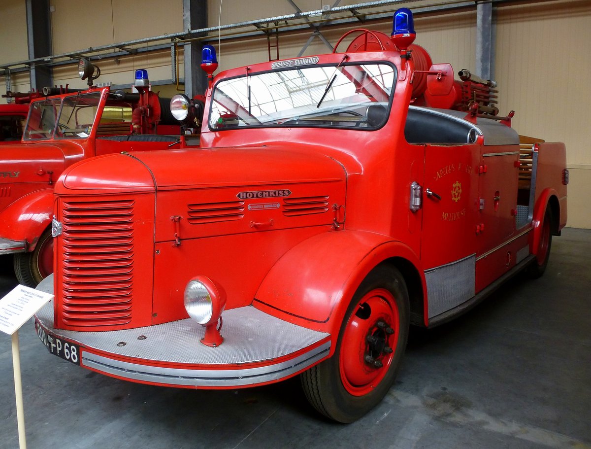 Hotchkiss Torpedo, Feuerwehr von 1960, 6 Mann Besatzung und Lschmittelbehlter mit 720 Litern, Feuerwehrmuseum Vieux-Ferrette, Mai 2016