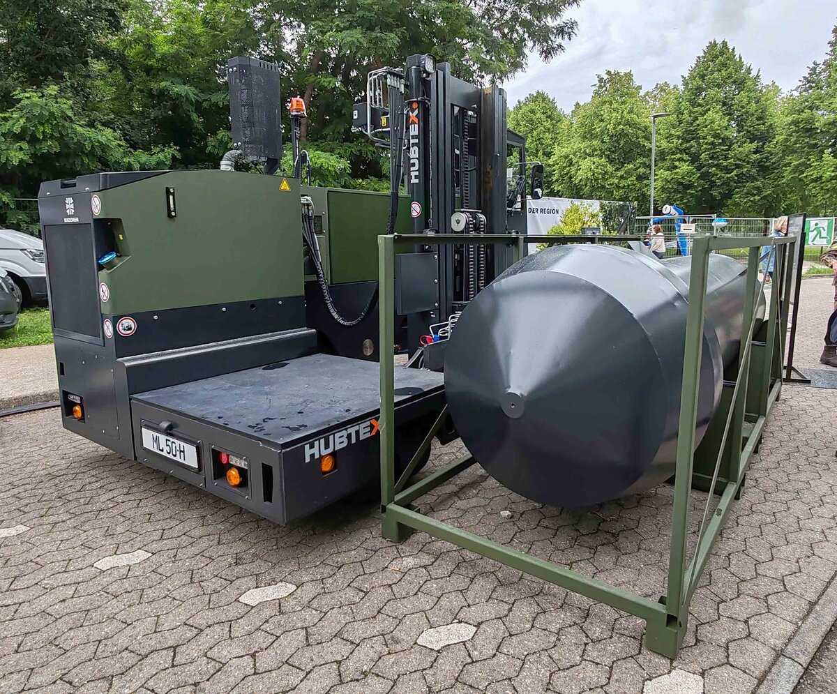 =Hubtex ML 50H ist ein Mehrweg-Seitenstapler speziell entwickelt f�r die Bundeswehr. Ausgestellt beim Hessentag in Fulda, 06-2026