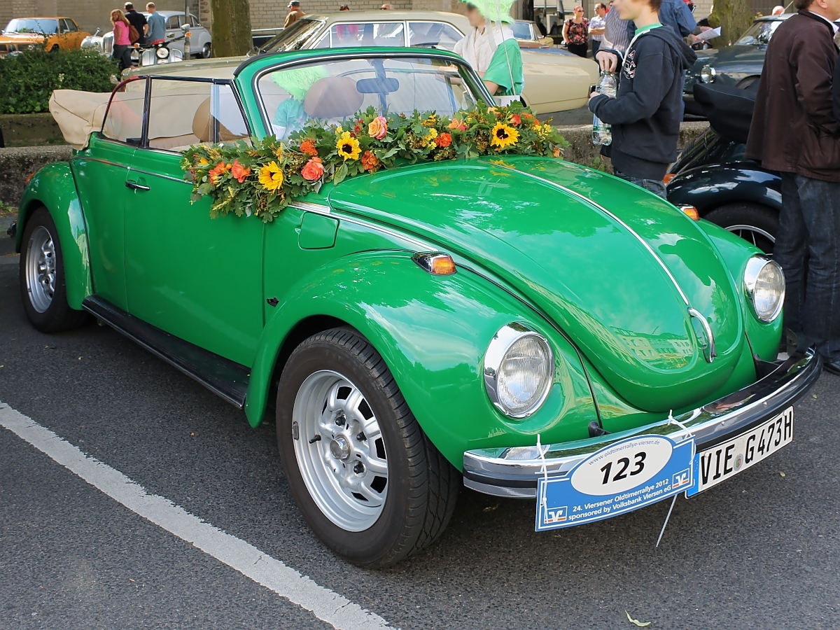 Hübsch dekoriertes VW Käfer Cabrio bei der 24. Viersener Oldtimerrallye 2.6.2012 