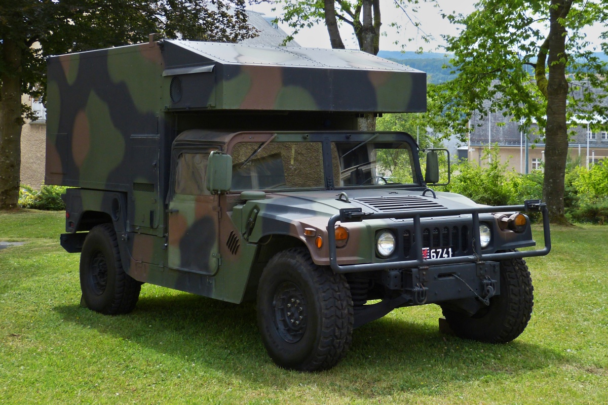 Hummer mit Kastenaufbau, war am Tag der offenen Tür bei der luxemburgischen Armee ausgestellt. 10.07.2022 