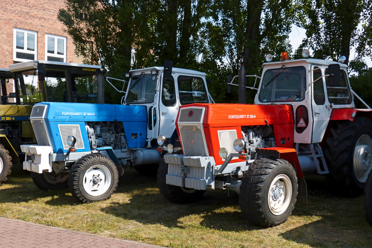 IFA Fortschritt ZT300D (ohne Allrad) und ZT305A (Mit Allrad und stärkerer Motor) IFA-Museum Nordhausen 06.06.2015