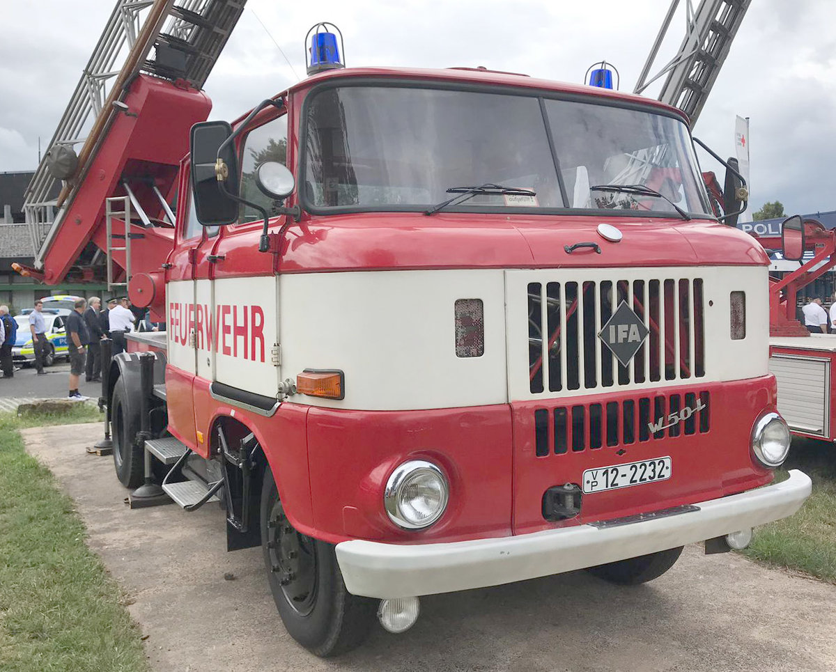 =Ifa W 50 L als Feuerwehrleiterwagen, ausgestellt bei der Gedenkveranstaltung  30 Jahre Mauerfall  im August 2019 in Fulda.