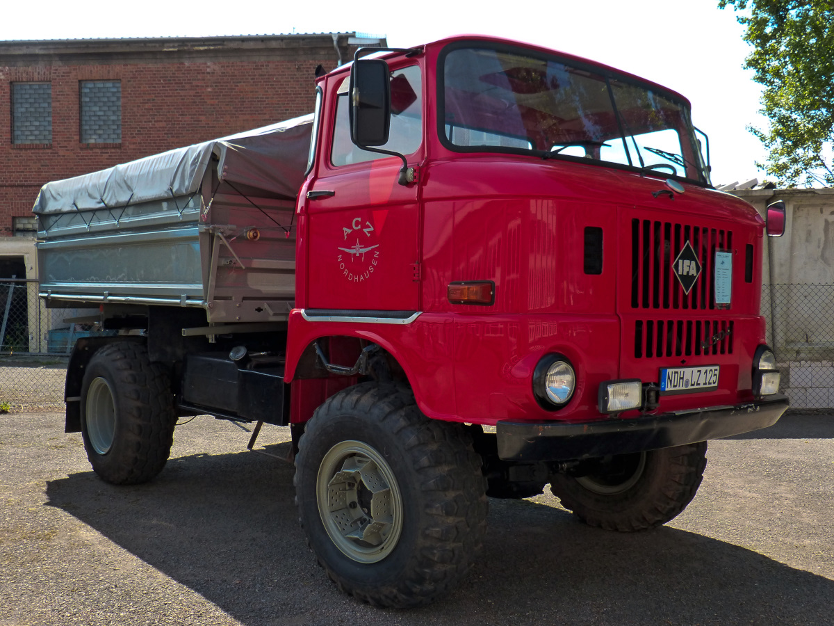 IFA W50 LA Pritschenkipper mit Ballonreifen. Fahrzeugausstellung IFA-Museum Nordhausen 06.06.2015