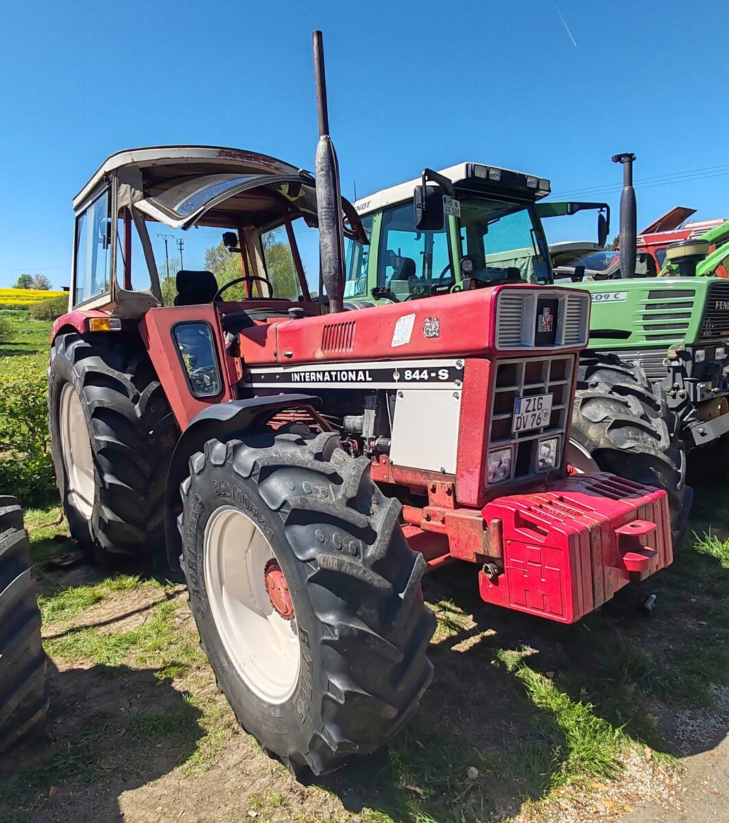 =IHC 844 S, gesehen bei der Oldtimerschau in Wasenberg, 05-2025
