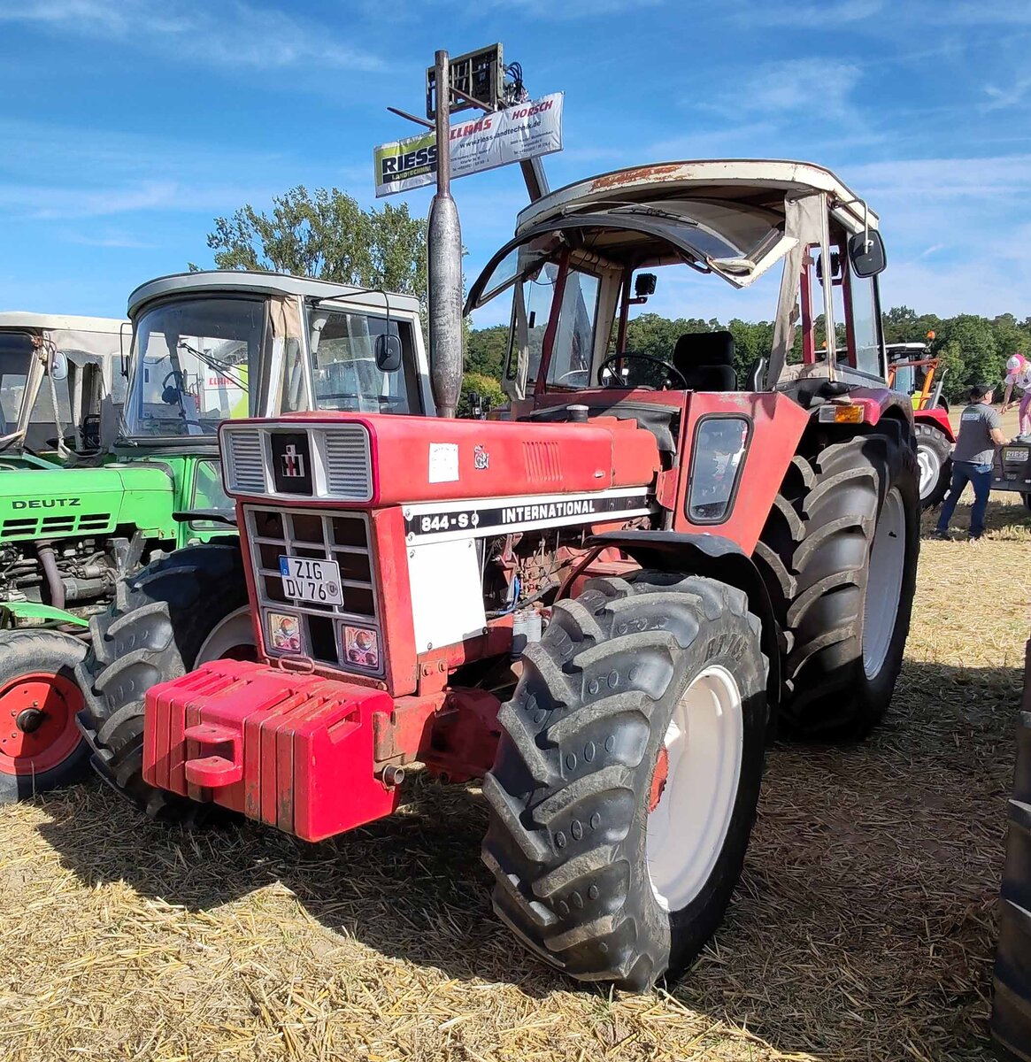 =IHC 844 S, präsentiert bei der Oldtimerausstellung der OLDTIMERFREUNDE OHMTAL in Dannenrod, 09-2025