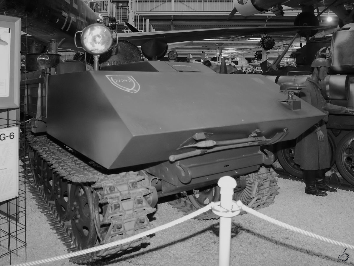 Im Auto- und Technikmuseum Sinsheim steht ein RSO Raupenschlepper aus dem Jahr 1942. 
