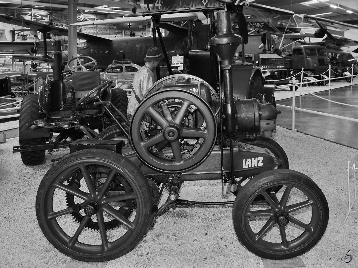Im Auto- und Technikmuseum Sinsheim war dieser Lanz Bulldog von 1922 zu sehen. (Dezember 2014)