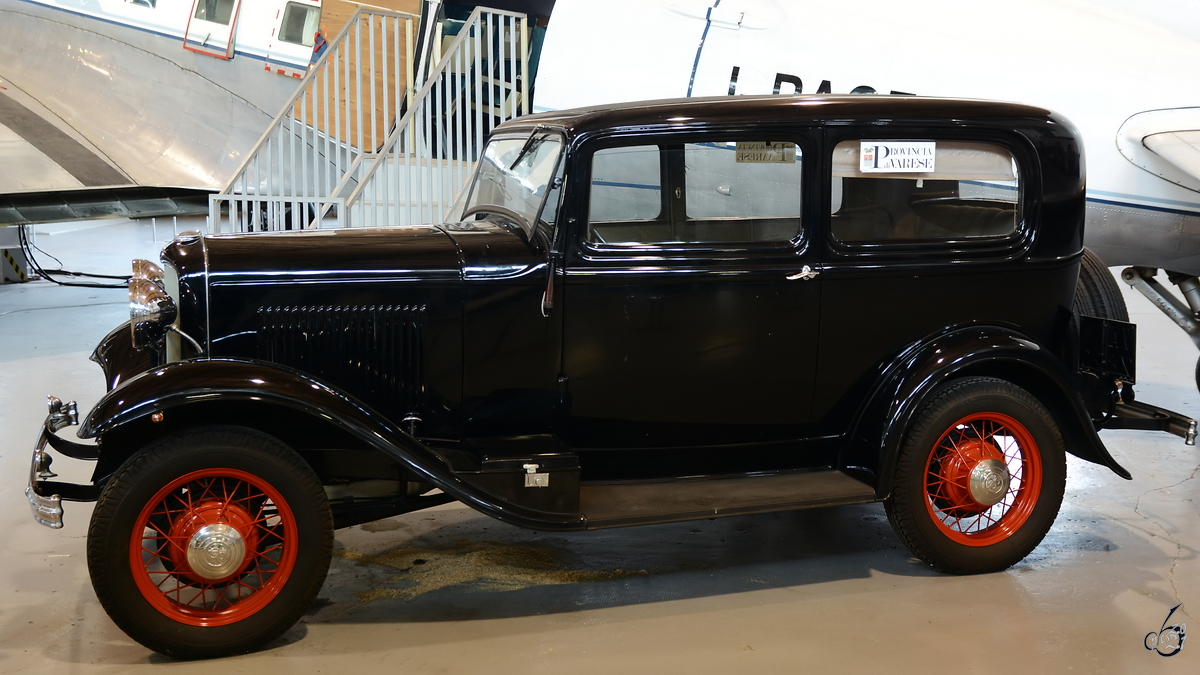 Im Luftfahrtmuseum Volandia in der Nähe des Flughafens Mailand-Malpensa war Anfang April 2015 dieser Ford V8 aus dem Jahr 1932 ausgestellt.