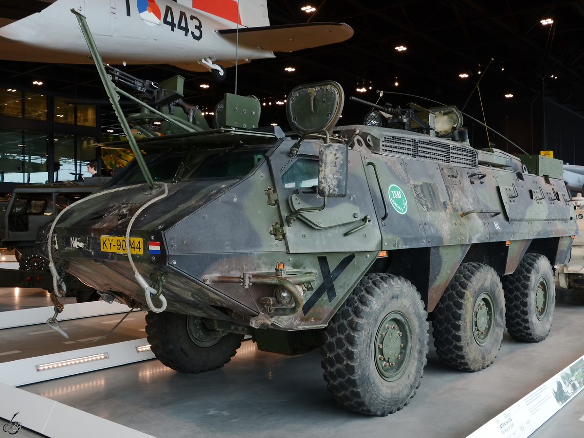 Im Nationalen Militärmuseum Soesterberg stand Ende Dezember 2016 ein allradgetriebener, amphibischen Transportpanzer Patria XA-188 des finnischen Fahrzeugherstellers Sisu Auto.