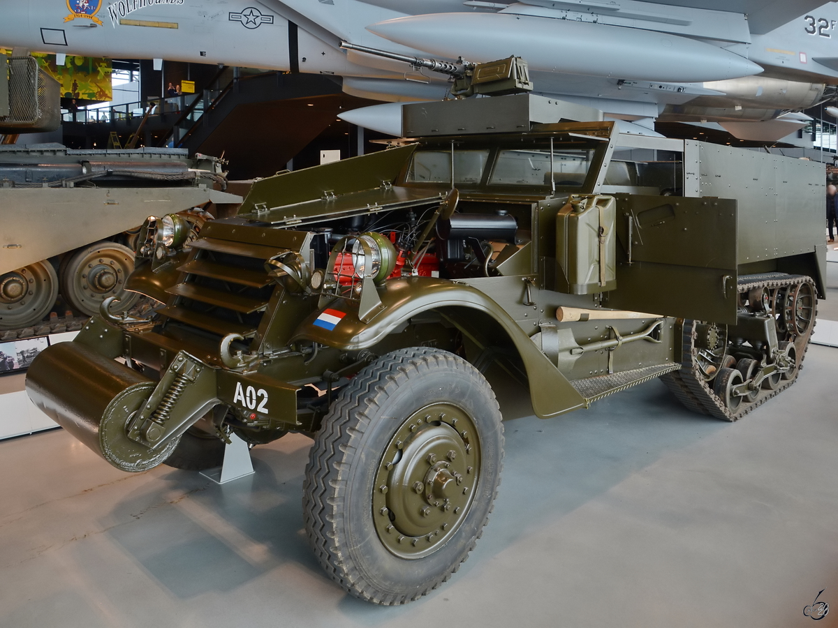 Im Nationalen Militärmuseum Soesterberg war Ende Dezember 2016 dieses Befehls- und Aufklärungsradfahrzeug M3A1 ausgestellt.