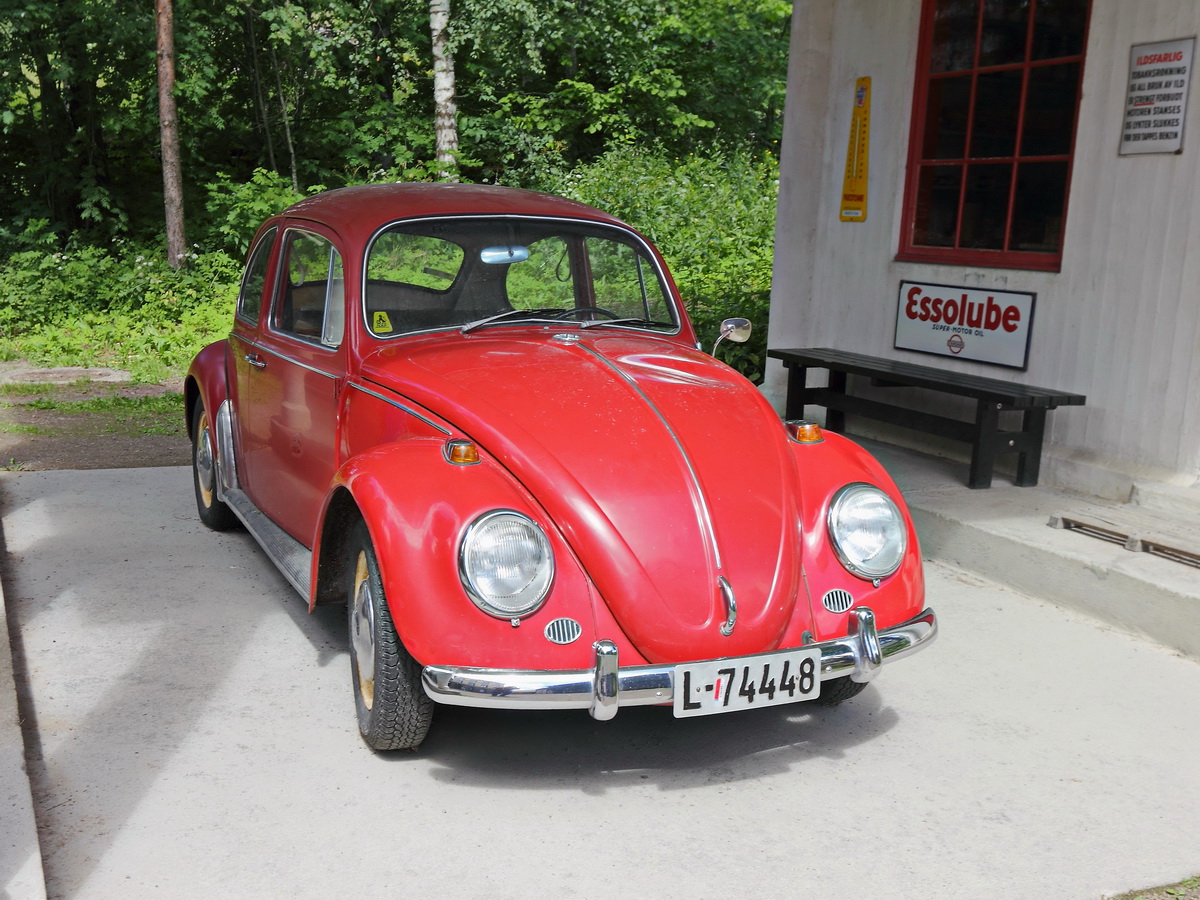 Im Norsk Folkemuseum (Oslo / Norwegen) steht am 04. Juli 2016 dieser VW Käfer.

