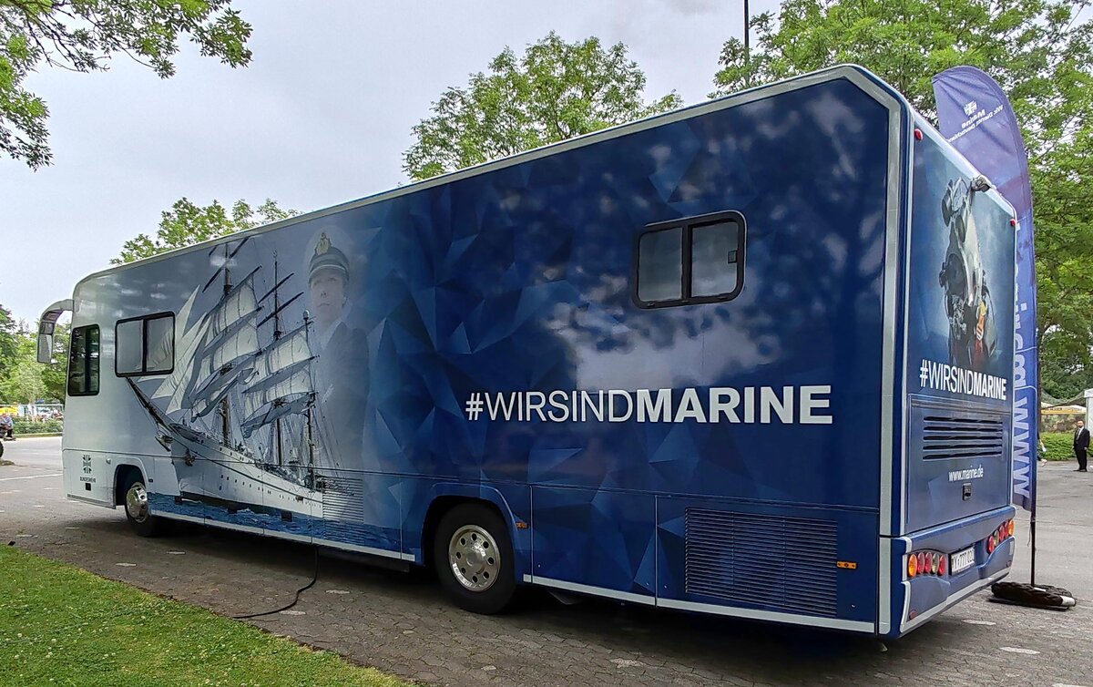 =Infobus der Bundesmarine steht auf dem Ausstellungsgel�nde des Hessentages in Fulda, 06-2026