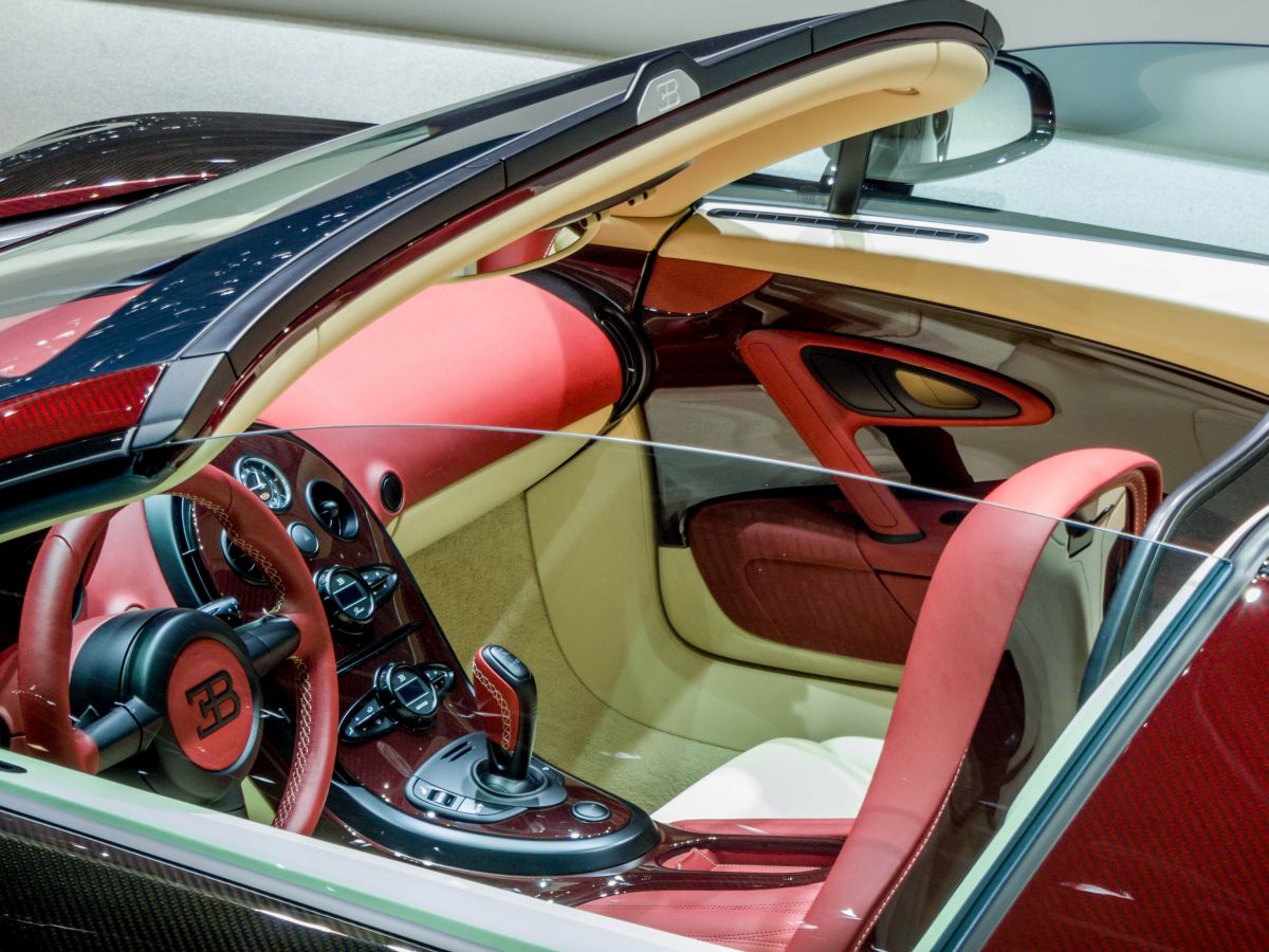 Innenraum des Bugatti Veyron, der letzte (450/450). Das Auto wurde auf dem Autosalon Genf (März 2015) ausgestellt.