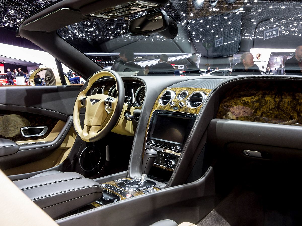Innenraum eines Bentley Continental GT. Foto: Autosalon Genf 2015.