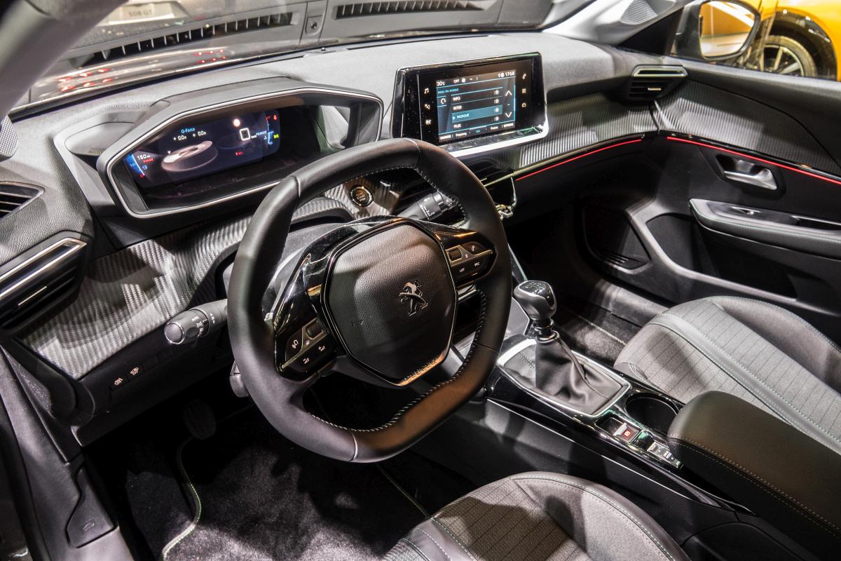Interieur des 2019-er Peugeot 208. Foto: Autosalon Genf, 2019.