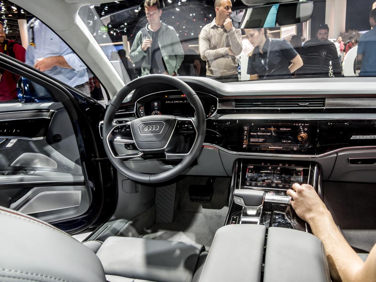 Interieur des neuen 2017er Audi A8. Sitzprobe auf der IAA 2017 Frankfurt Motor Show (September 2017).