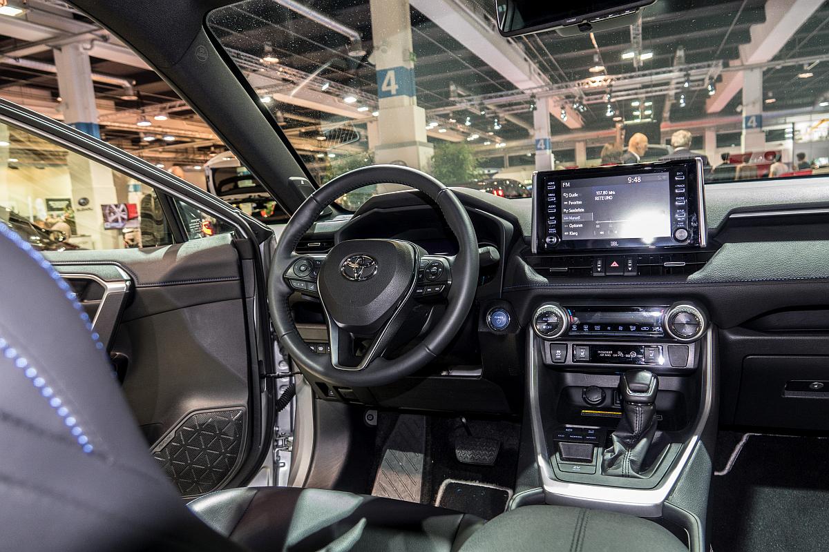 Interieur des neuen 2018-er Toyota RAV-4. Foto: Auto Zürich 2018 (November).