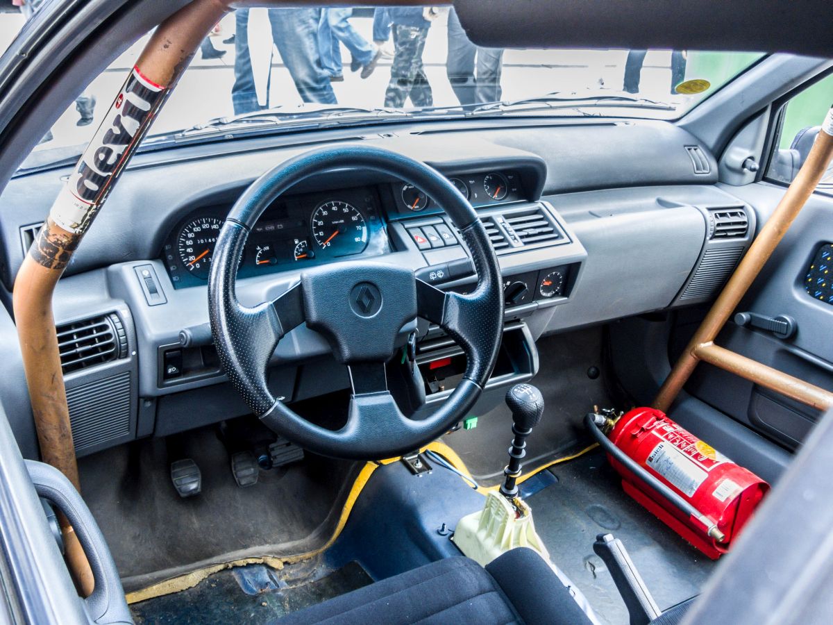 INterieur des Renault Clio I. Aufnahmezeit: 13.09.2014