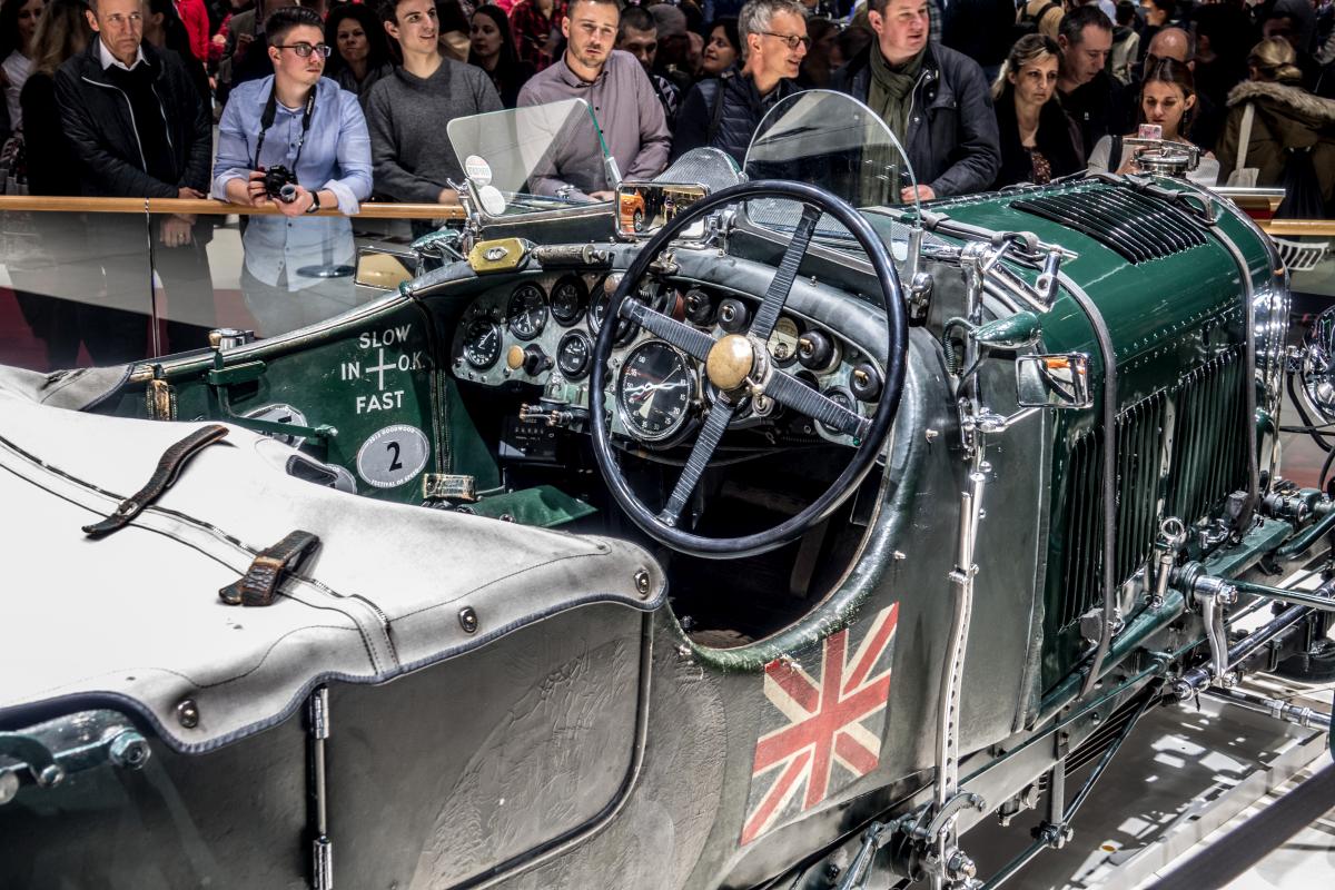 Interieur eines Bentley Rennwagens aus den Vorkriegszeiten. Foto: Autosalon Genf, 2019