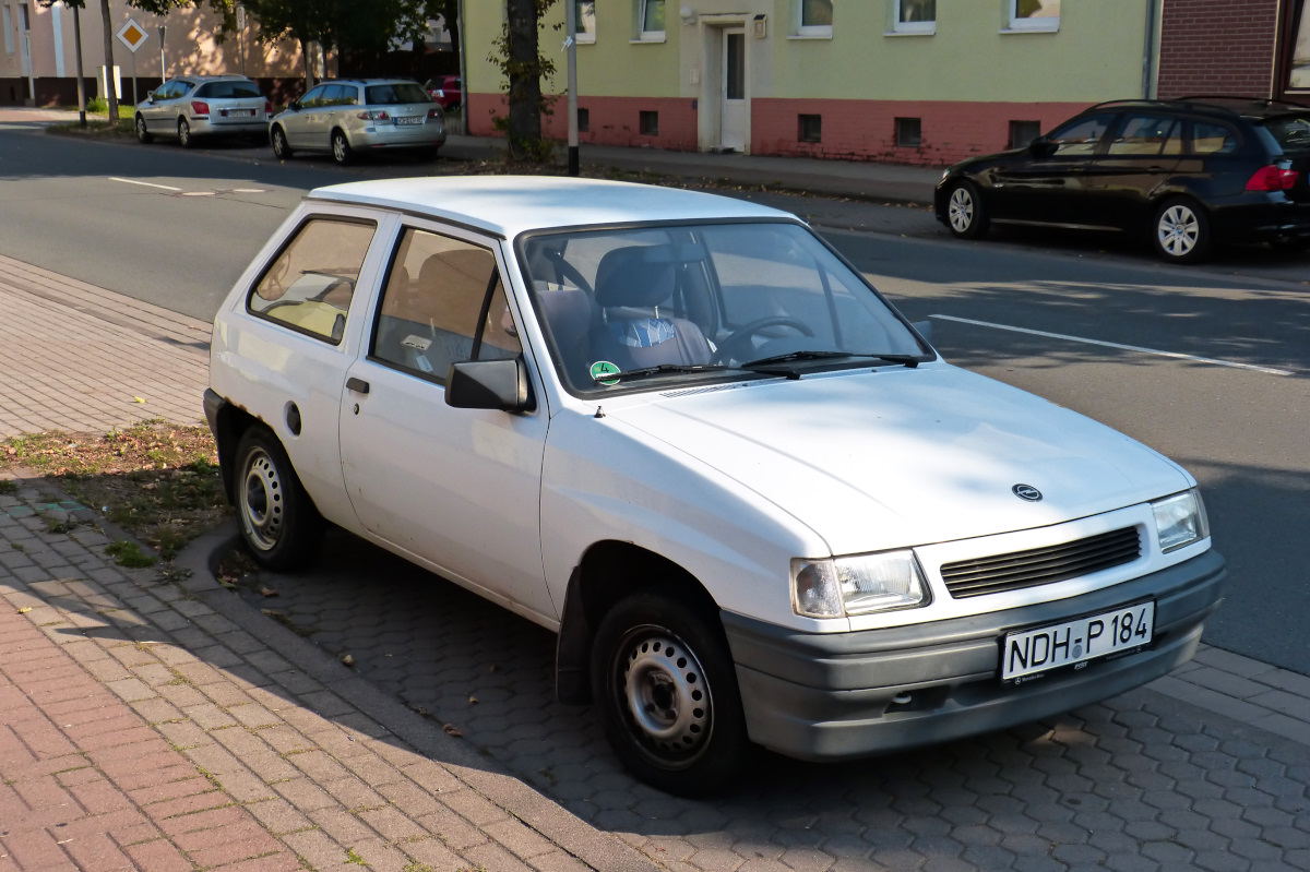 Inzwischen selten im Straßenbild und ein Youngtimer: Opel Corsa A zweite Generation. Nordhausen 11.09.206