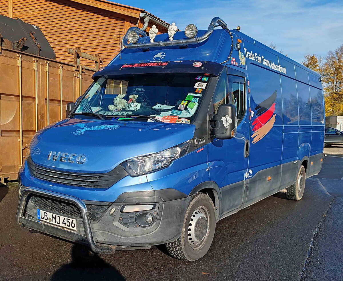 =Iveco Daily eines H�ndlers steht bei der Bulldogmesse in Alsfeld, 10-2025