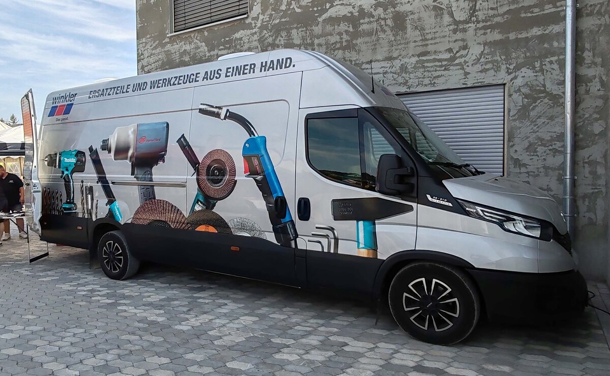 =Iveco Daily der Firma WAGNER steht beim Firmengeburtstag:  66 Jahre Lohnunternehmen HERRLICH  aus Langenbieber, 06-2026