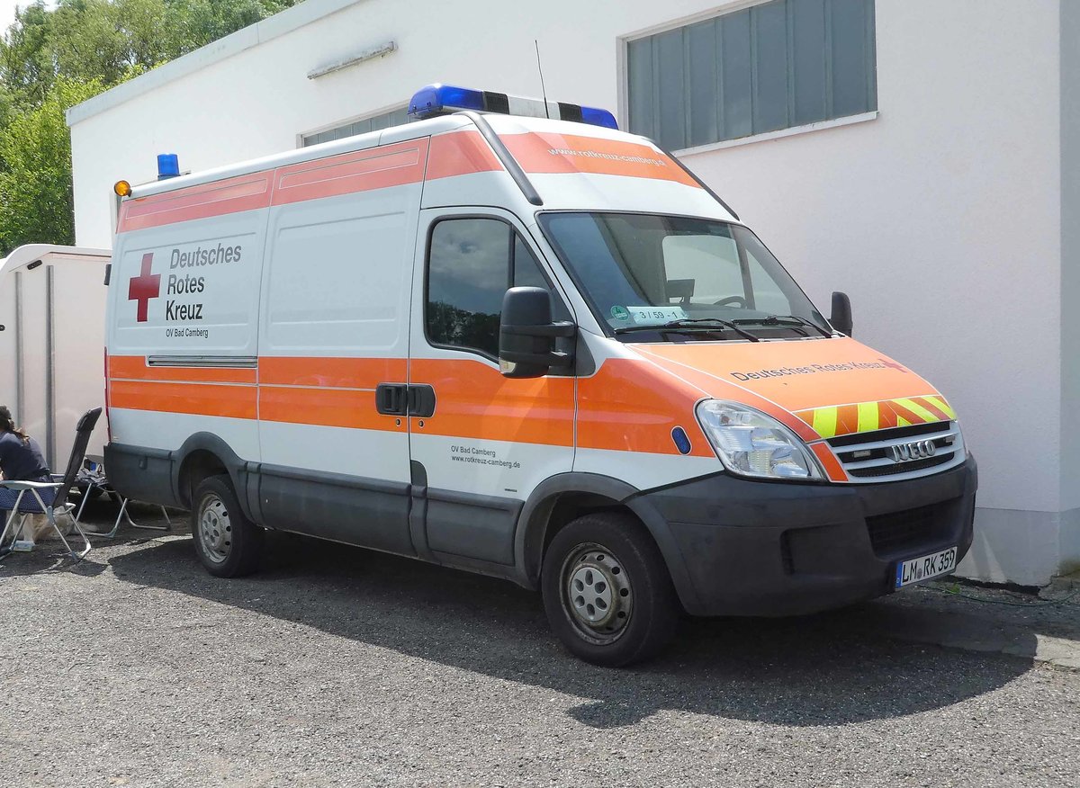 =Iveco Daily IV des DRK OV Bad Camberg steht auf dem Ausstellungsgelände in Bad Camberg anl. LOTTERMANN-Bullitreffen im Juni 2019