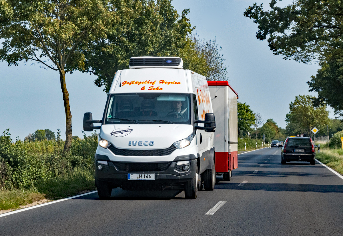 Iveco Daily Kühlwagen mit Imbissanhänger bei Euskirchen - 11.09.2020