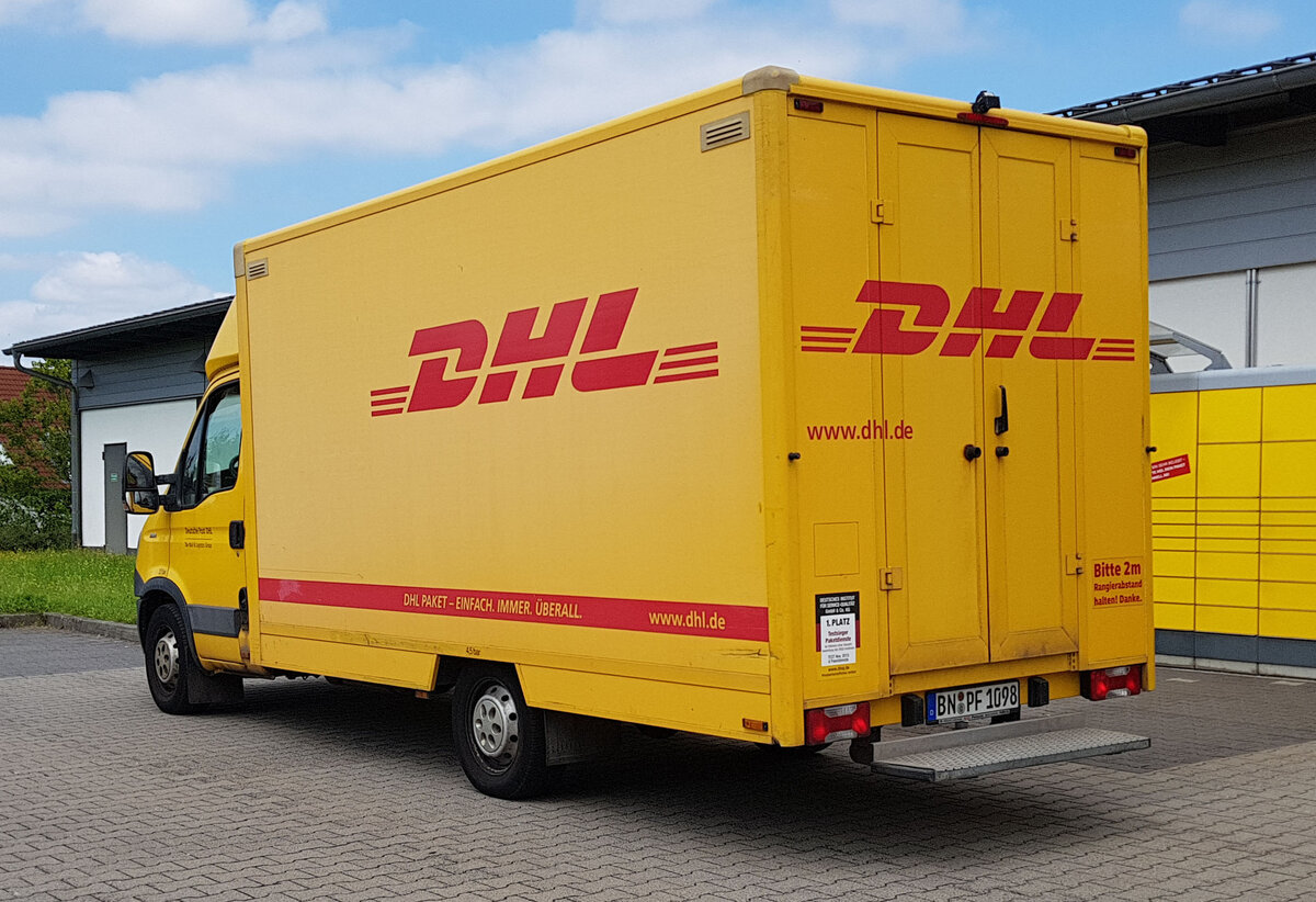 =Iveco von DHL / Deutsche Post unterwegs in Petersberg im Juli 2021