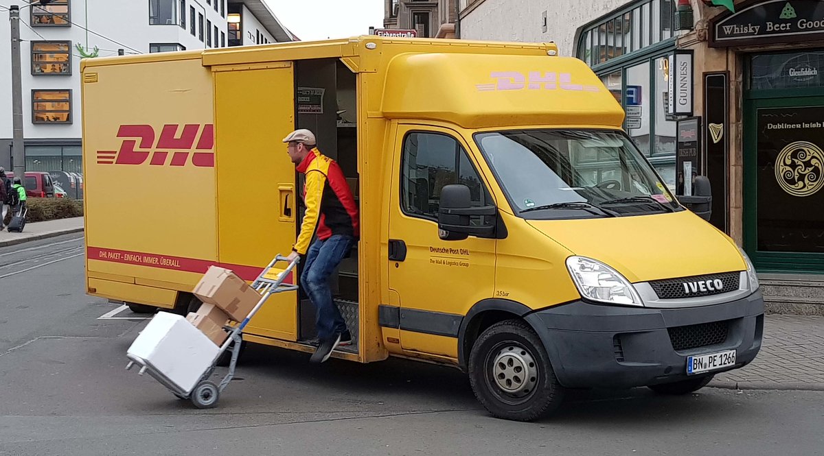 =Iveco von DHL auf Zustelltour in Erfurt im Dezember 2019