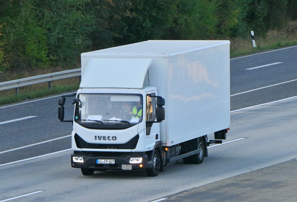 Iveco Eurocargo 75-210 auf der A5 bei Zeppelinheim. (7.8.2026)