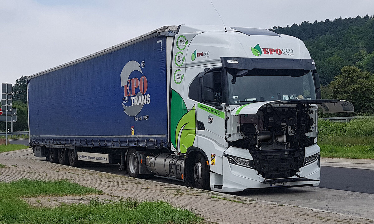 =Iveco S way-Sattelzug von EPO TRANS aus Polen rastet an der A 66, 07-2021