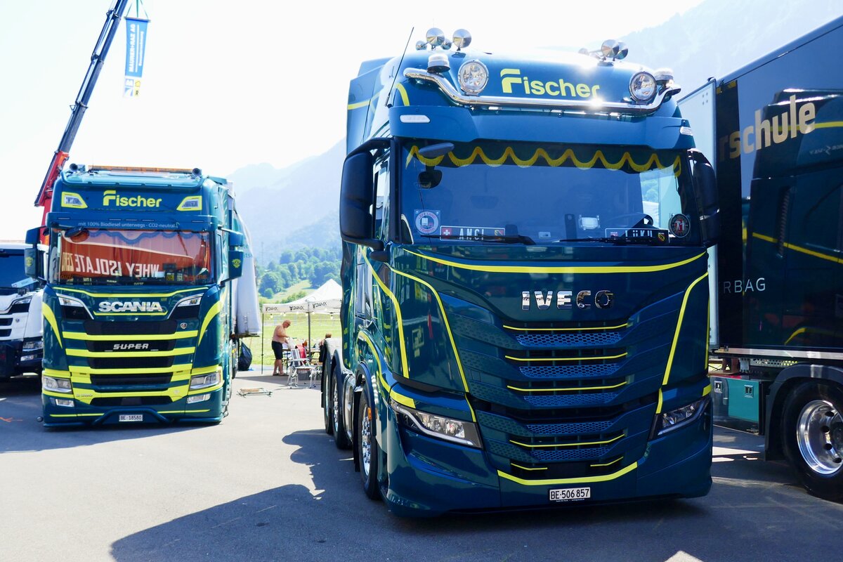 Iveco und Scania von Fischer am 27.6.26 beim Trucker Festival in Interlaken.