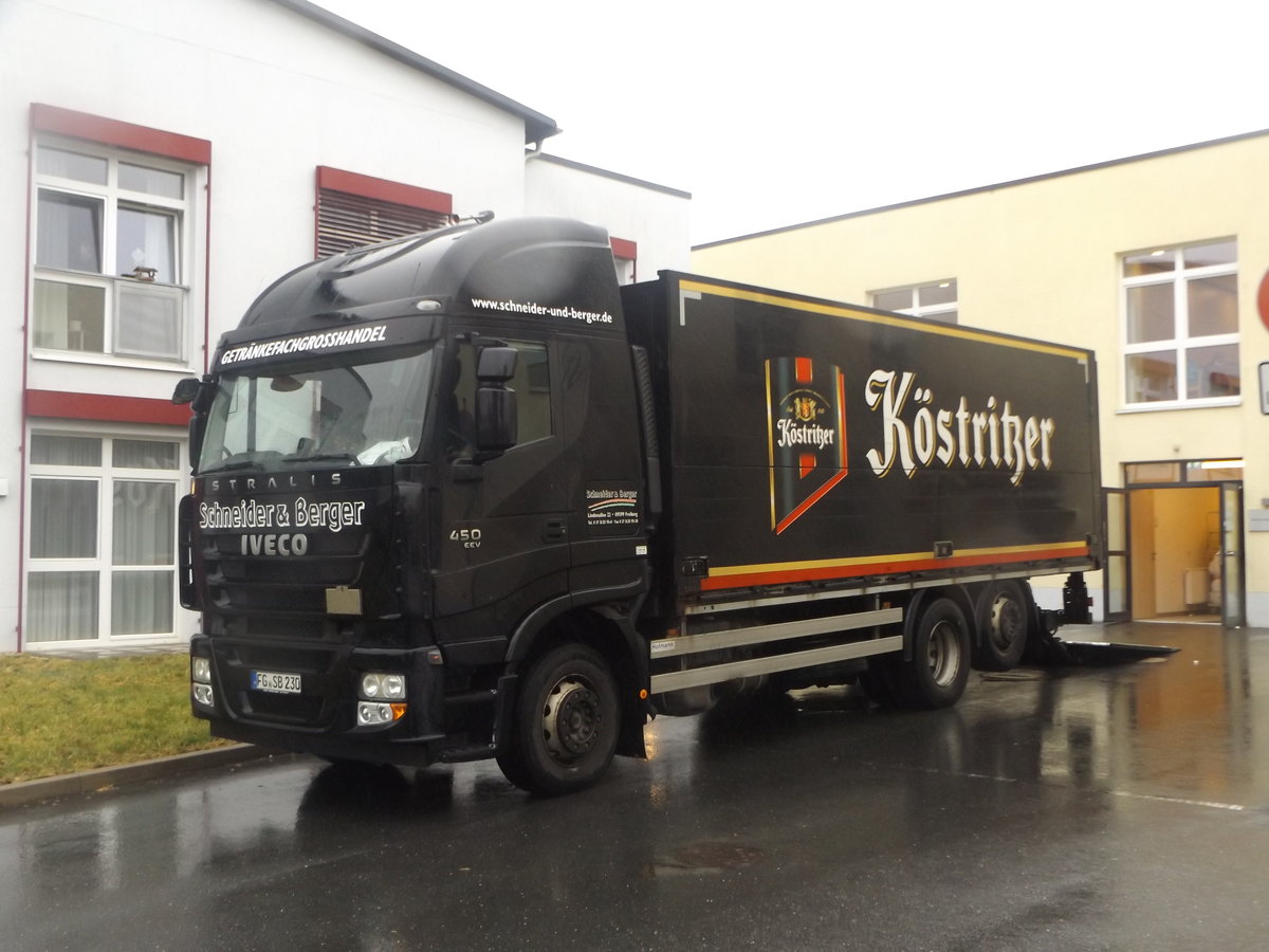 Iveco Stralis 450 EEV des Getränkegroßhandels Schneider & Berger mit Getränkeaufbau von Hofmann am 11.05.2020 in Chemnitz bei Regenwetter. Der Eisheilige Mamertus hat zugeschlagen.