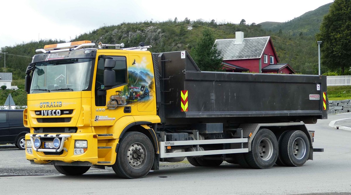=Iveco Stralis 450-Kipper, gesehen in Norwegen im August 2017