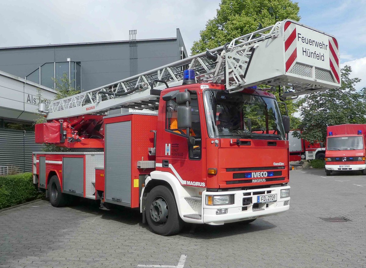 =Iveco tector als Drehleiterfahrzeug der Feuerwehr HÜNFELD ausgestellt beim Tag der offenen Tür im Juni 2019