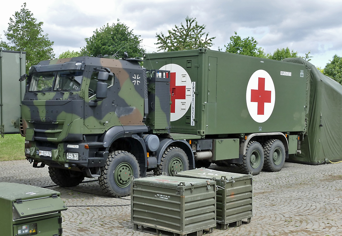 Iveco Trakker GTF (Geschütztes Transport Fahrzeug), 15 to mit SanKoffer in Koblenz - 15.06.2019