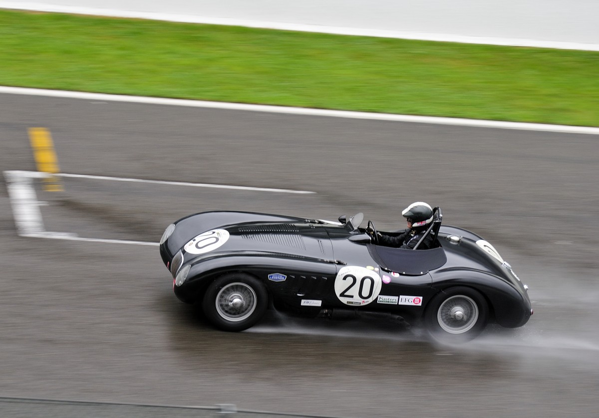 Jaguar C-Type beim Gentle Drivers Trophy  Regenrennen (Spa Wetter)  beim Youngtimer Festival Spa am 19.7.2015