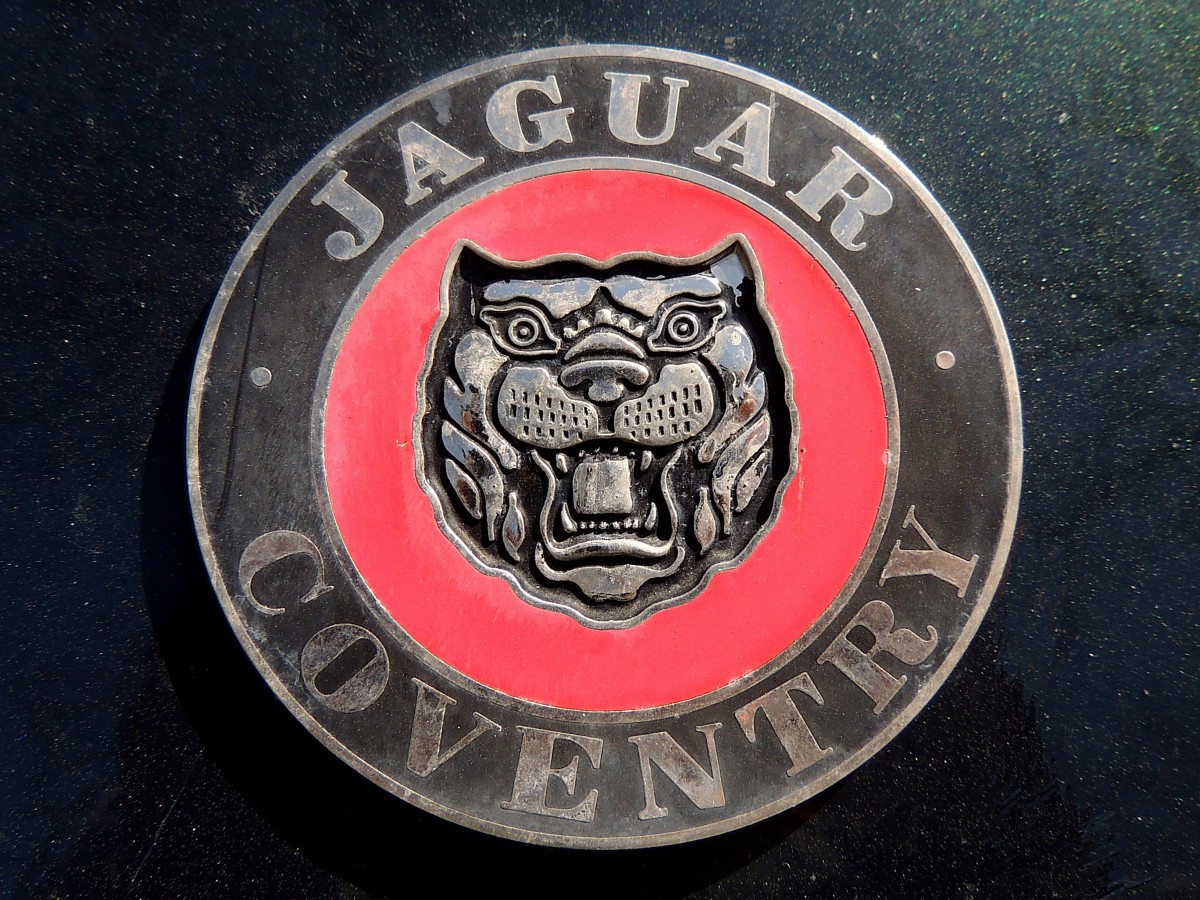 JAGUAR-COVENTRY, prangert auf einer Motorhaube eines X-Type,V6; 140330