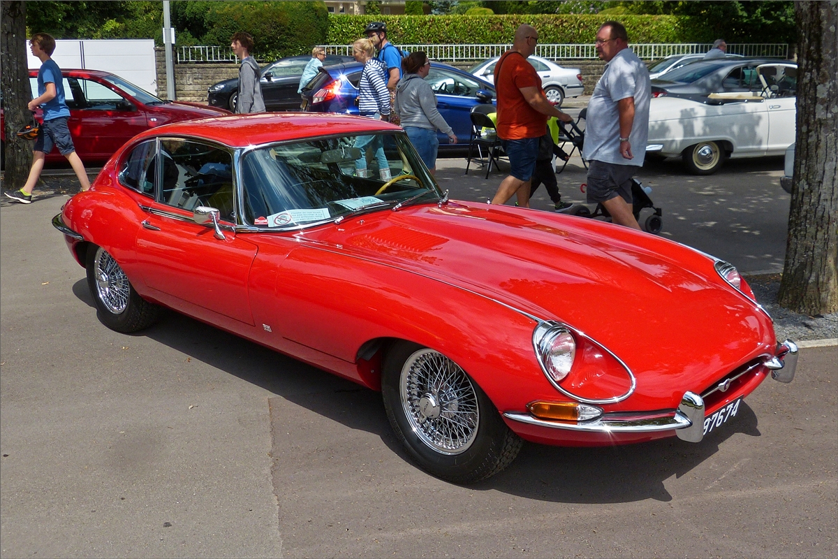 Jaguar E-Type, Bj 1968, 6 Zyl, 4200 ccm, 265 Ps war in Remich beim Oldtimertreff zu sehen. 14.07.2019