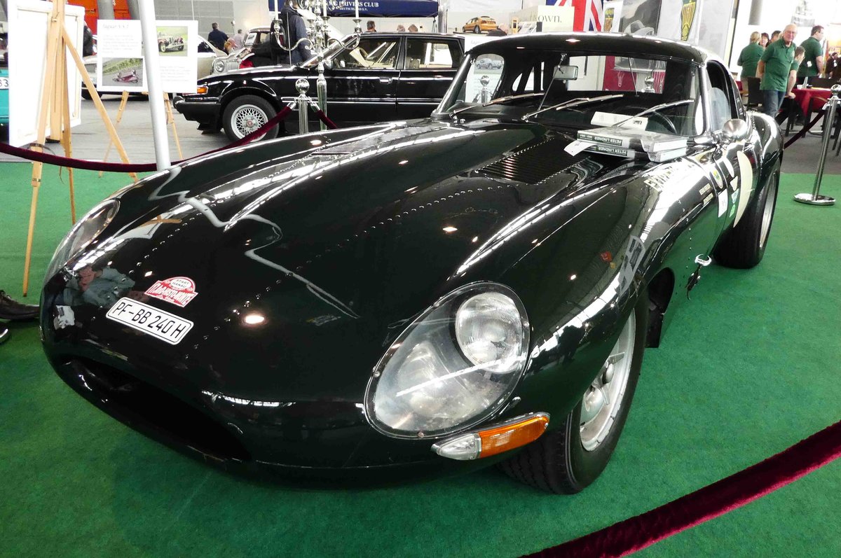 =Jaguar E-Type, gesehen bei den Retro Classics Stuttgart im März 2017