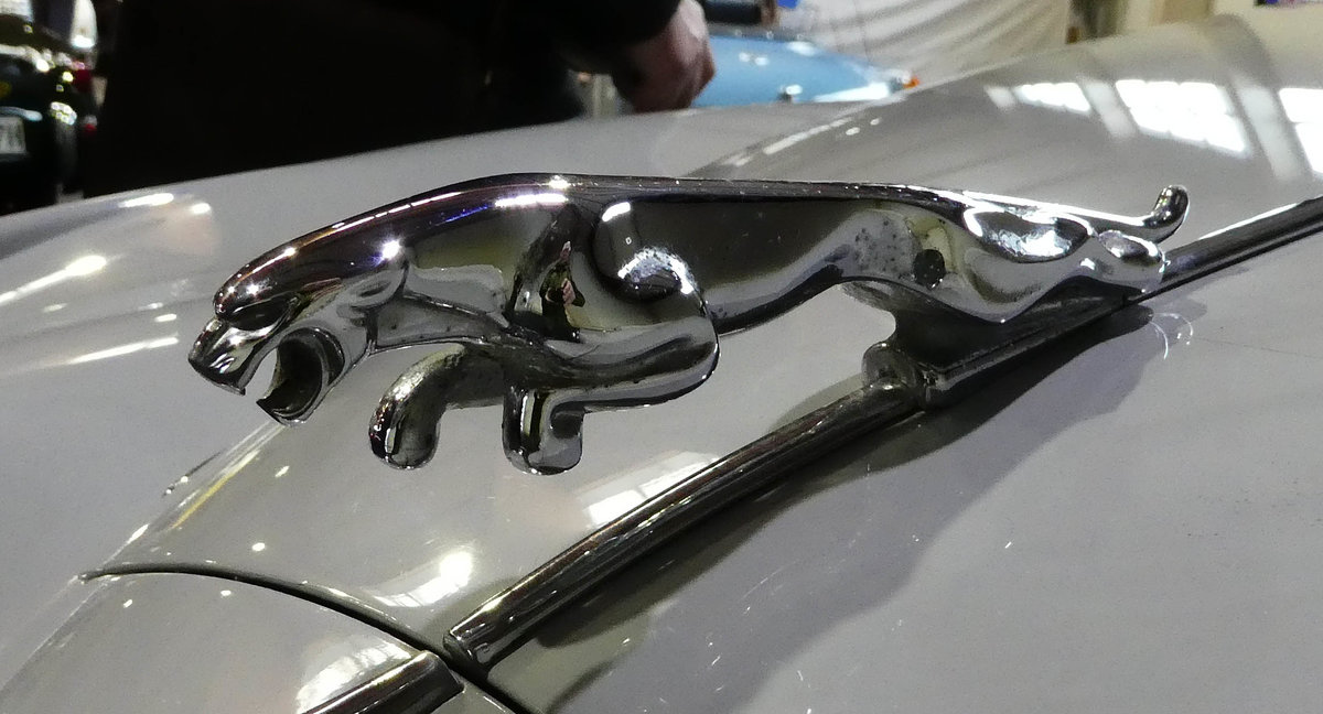 =Jaguar-Kühlerfigur, gesehen bei der Technorama in Kassel im März 2017