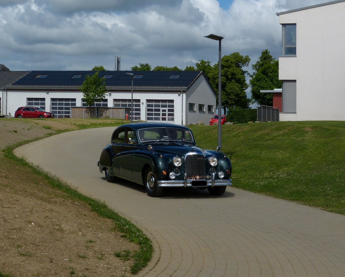 Jaguar Mk kommt beim Oldtimertreff in Wintger an. 29.05.2022  