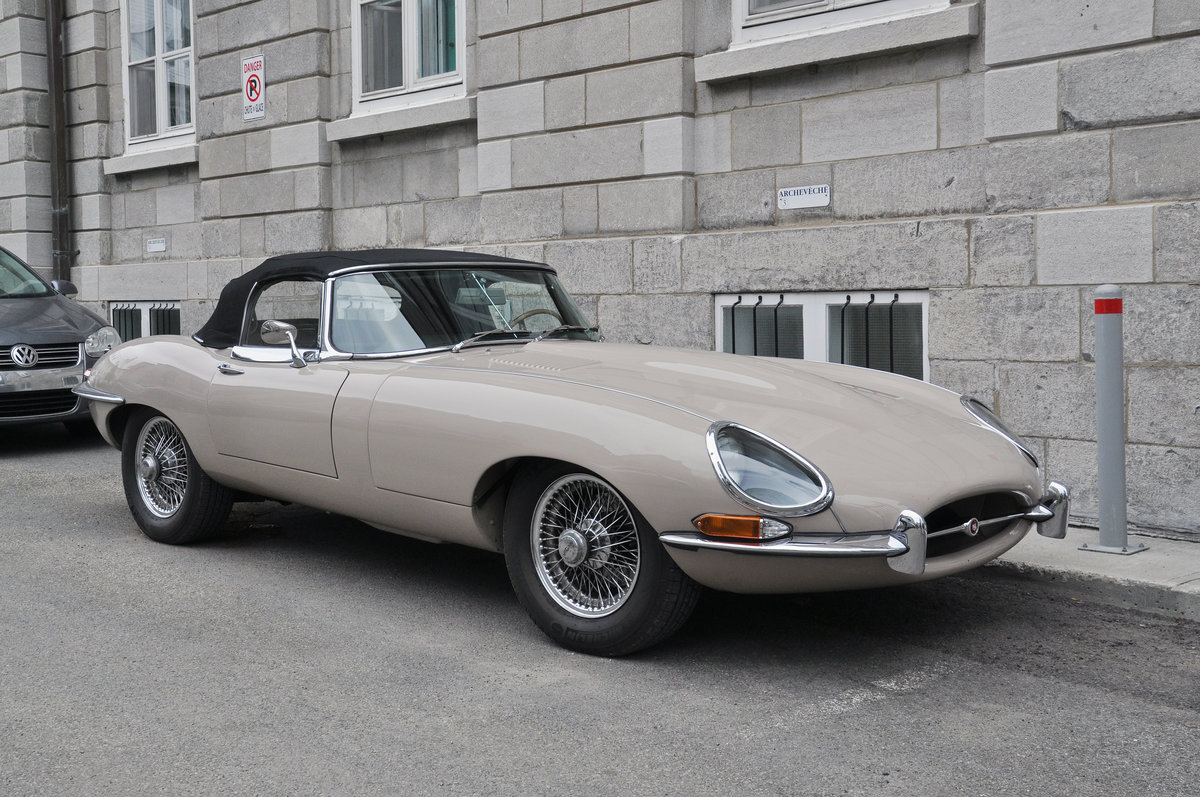 Jaguar Type E aus den 60er Jahren parkiert in Quebec. Die Aufnahme stammt vom 19.07.2017. 