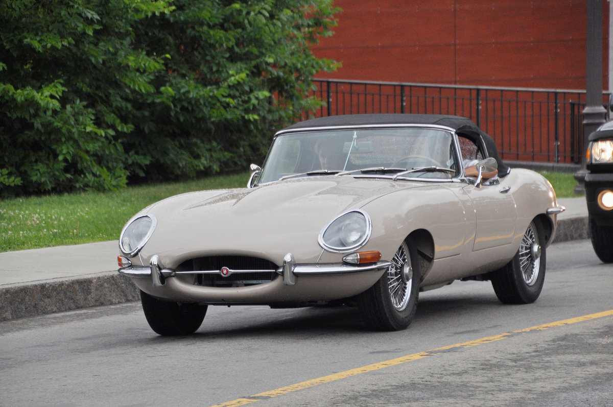 Jaguar Type E aus den 60er Jahren unterwegs in Quebec. Die Aufnahme stammt vom 19.07.2017.