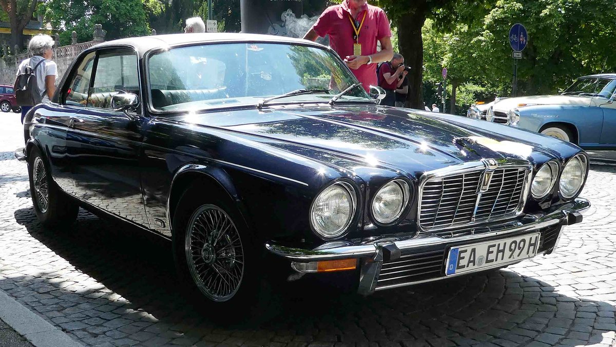 =Jaguar XJ 5.3 C, 285 PS, Bj. 1977, steht anl. der ADAC Deutschland Klassik 2017 in Fulda, Juli 2017