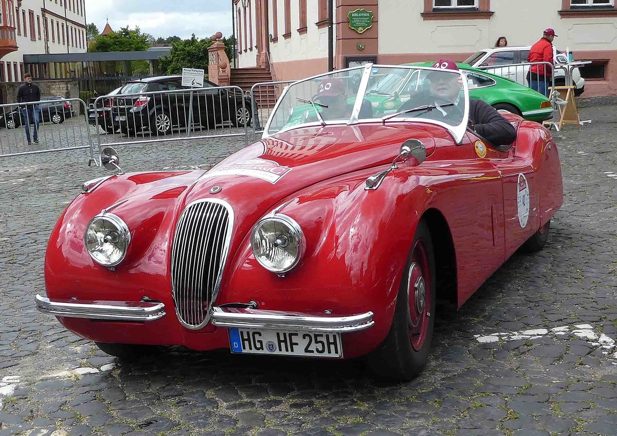 =Jaguar XK 120 OTS, Bj. 1951, 3441 ccm, 180 PS, gesehen in Fulda anl. der SACHS-FRANKEN-CLASSIC im Juni 2019