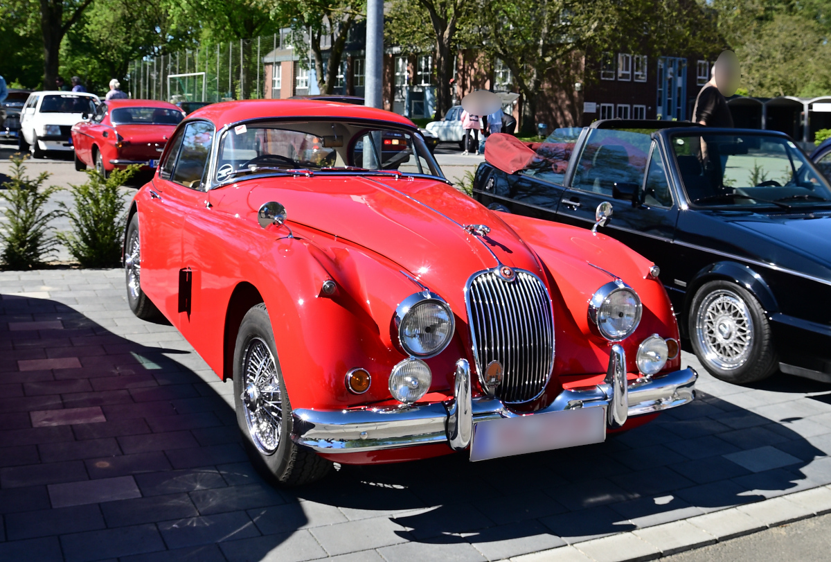 Jaguar XK150 aus den sp�ten 1950er Jahren, am 1.5.2026 auf dem Show / Parkplatz des Fr�hlingserwachen der Oldtimerfreunde Grenzland, Loherhof Geilenkirchen